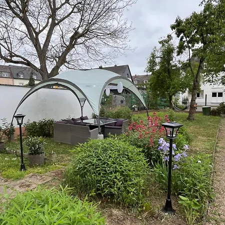 In Koblenz, Nahe Uni Und Bwzk Mit Garten