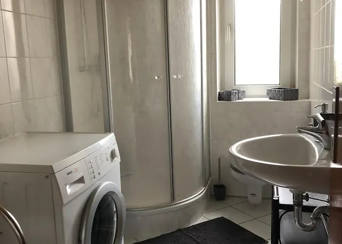 In Koblenz, Nahe Uni Und Bwzk Mit Garten Apartment